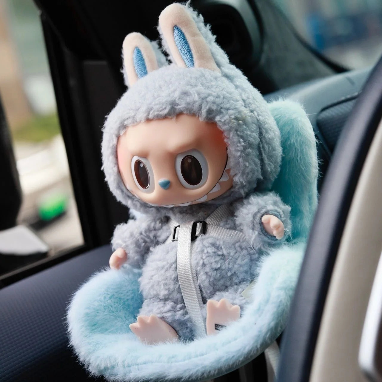 Labubu Doll Car Seat – Cute 15–17cm Accessory & Car Air Vent Decor